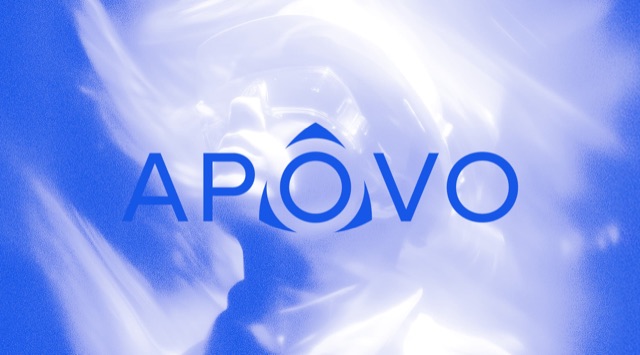 APOVO-Wortmarke auf blauer Lichtwirbel-Grafik